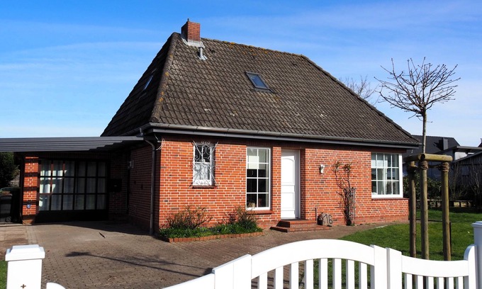 Garding House | Cozy vacation home, 2-5 persons, garden and terrace, dogs welcome