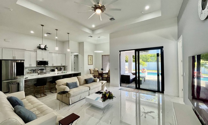 Mariner House | Cozy Vacation Home Pool
