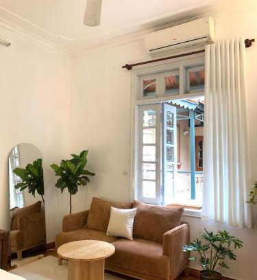 Van Mieu Apartment | Cozy Villa Lush Plants Warm Light Kotton201