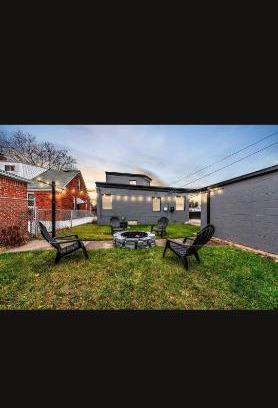 Detroit Villa | Cozy Villa Mini Hotel style