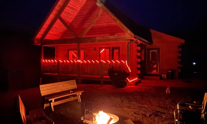 Warrens Villa | Cozy Villa next to Jellystone - 3 Bears Lodge Water Parks - 3 bedrooms