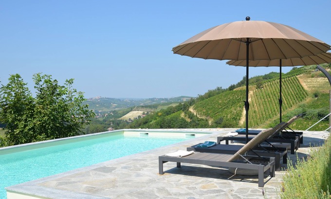 Calamandrana House | Cozy Villa w/amazing pool and view of the vineyards and hills of Monferrato!