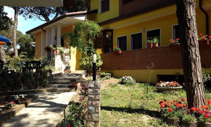 Rosolina Mare Villa | Cozy villa with large garden near the beach by Beahost Rentals