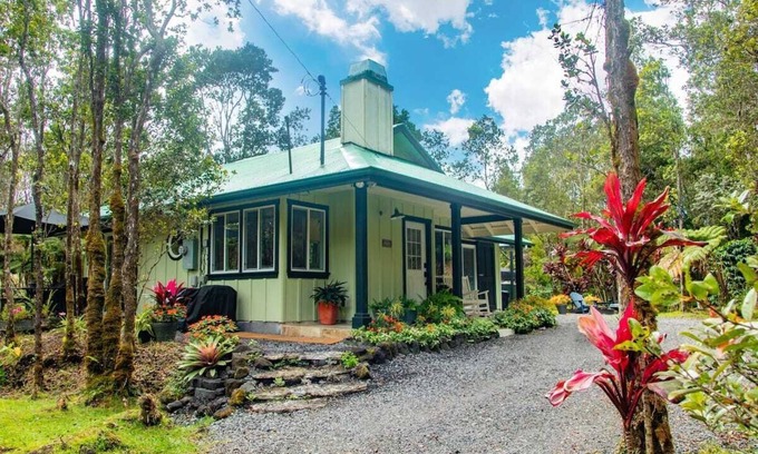Royal Hawaiian Estates Cabin | Cozy Volcano Cottage