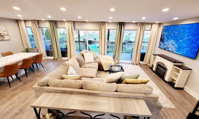 Dundalk Villa | Cozy Waterfront 3-bedroom villa with fitness/theater/game room, WiFi in Dundalk