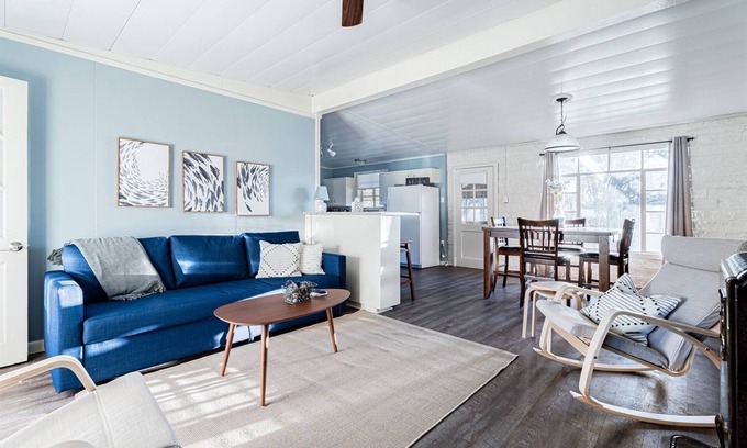 Oatmeal Apartment | Cozy Waterfront Cabin - Sleeps 5