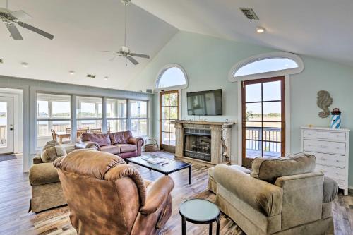 Crawfordville House | Cozy Waterfront Island House on Live Oak Island!