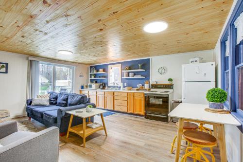 Wellston House | Cozy Wellston Cabin - Walk to Crystal Lake!