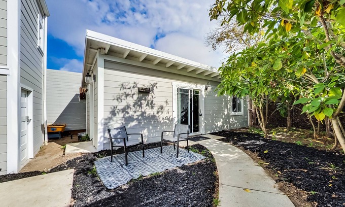 Prescott House | Cozy West oakland cottage with Air Conditioning