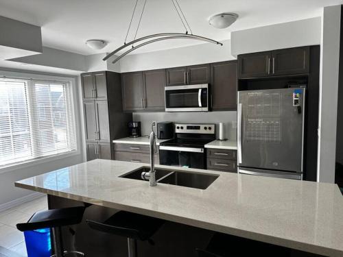 Whitby House | Cozy Whitby Retreat - 2 Bedroom Private Townhouse