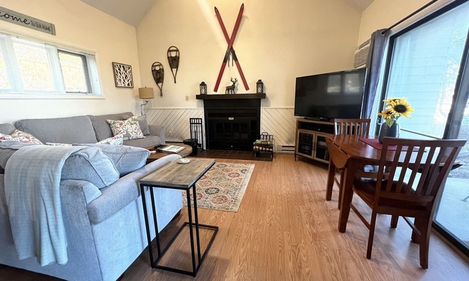 Nellysford Condo | Cozy Wintergreen Retreat- Clean, Updated & Convenient, King Bed, Non-Smoking