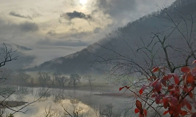 Elton House | Cozy with spectacular views, easy access to I-64, and each end of the NRGNP