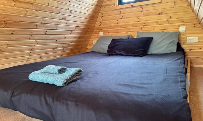 Arakapas House | Cozy Wooden House with Kids' Playground!