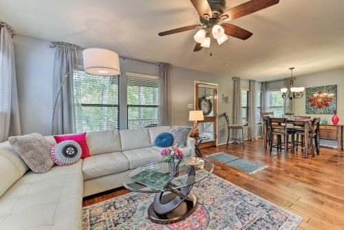 Grogan's Mill House | Cozy Woodlands Townhome with Deck Near Market Street
