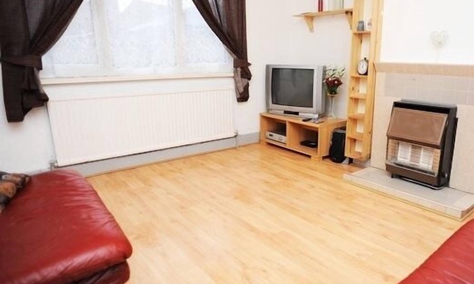 Custom House Apartment | Cozy2bed Apartment Near City Center