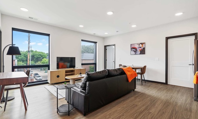 Lockerbie Square Apartment | CozySuites Mass with parking, lounge and roof deck 10