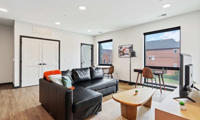 Lockerbie Square Apartment | CozySuites Mass with parking, lounge and roof deck 19