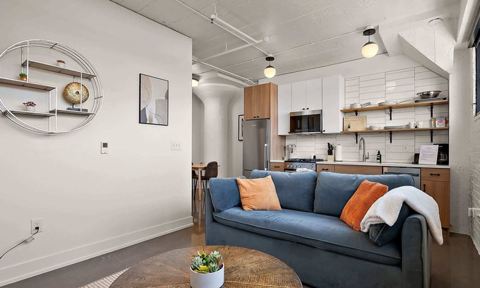 Warehouse District Apartment | CozySuites NLG - Modern 1BR condo #07