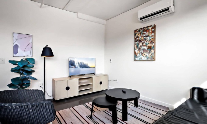 Warehouse District Apartment | CozySuites NLG - Modern 2BR condo #25