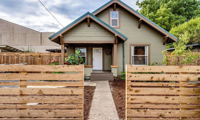 Central Oregon House | "Craftsman Oasis" offers a central location 5 minutes to river park bike path.