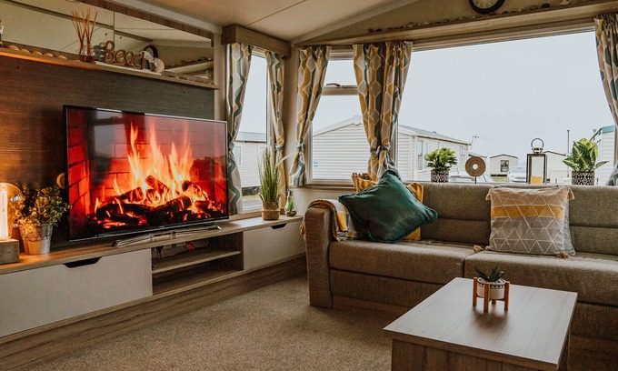Ayr House | Craig Tara close to beach Dog friendly Free WiFi