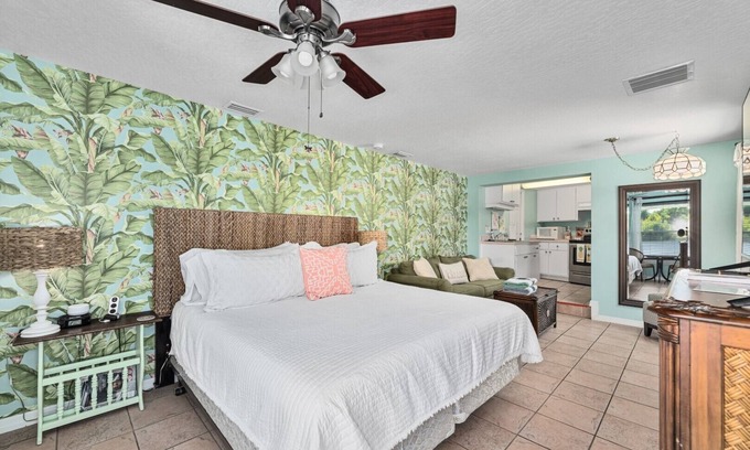 Historic Downtown Melbourne Apartment | Crane Creek Inn Dolphin Suite: Waterfront Pool!