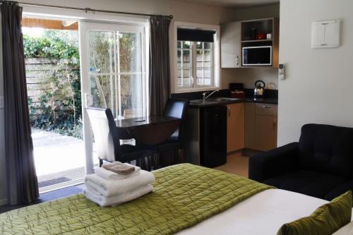 Saint Albans Hotel | Cranford Cottages and Motel