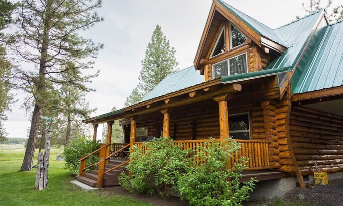 Chiloquin Cabin | Crater Lake Adventure Basecamp: Riverside Log Cabin Getaway