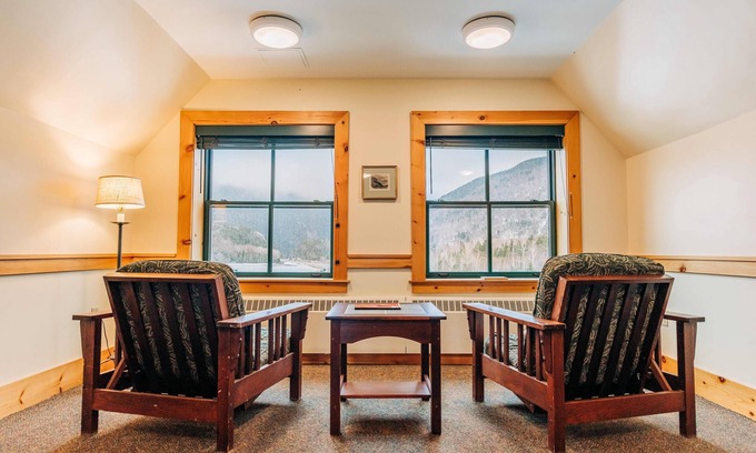 Bretton Woods Condo | Crawford Notch Trailhead Comfort, Full Breakfast, ADA Non-Allergenic Room