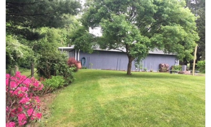 Meadow Bluff Apartment | Crawley Guest Cottage
