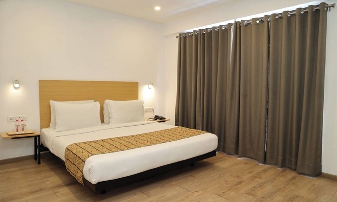 Gandhinagar Hotel | CRAYON HOTELS