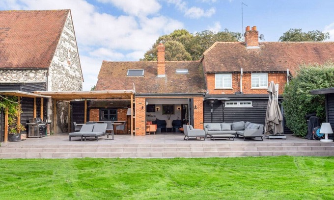 Hurley House | Crazy Fox House - Sleeps 12