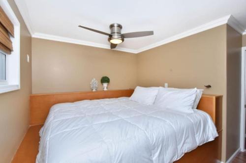 Nancy House | Cream Houseboat 4 Bedroom