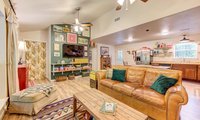 Riverside Cabin | Creekside Cabin 38