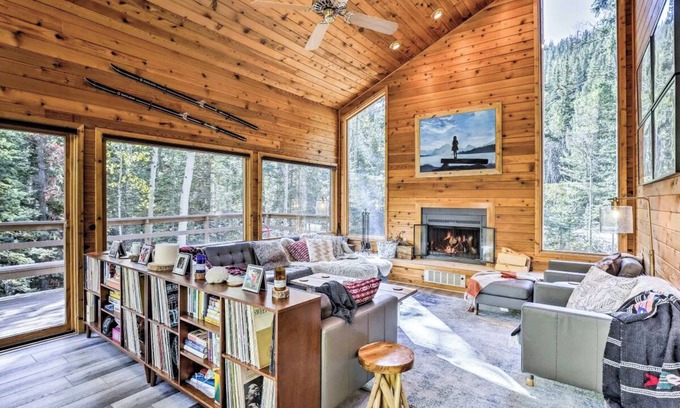 Downieville-Lawson-Dumont Cabin | Creekside Cabin: Mountain Views, Fireplace & Sauna