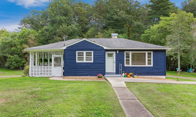 Asheville House | Creekside Charm minutes to Asheville