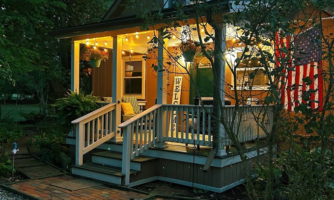 Bellville Cottage | Creekside Cottage - Charming 3-bedroom cottage in Bellville