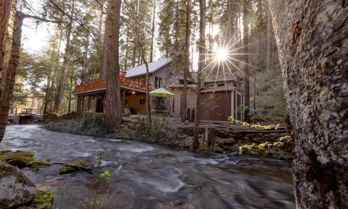 Sugar Pine House | Creekside Lodge Nestled in the Woods with Al Fresco Dining