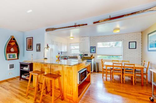Crescent City North House | Creeksong Retreat