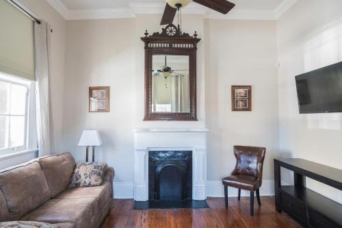 Lower Garden District Apartment | Crescent City Cottage