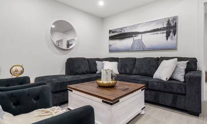Crescent Heights Apartment | Crescent Heights Guest Suite