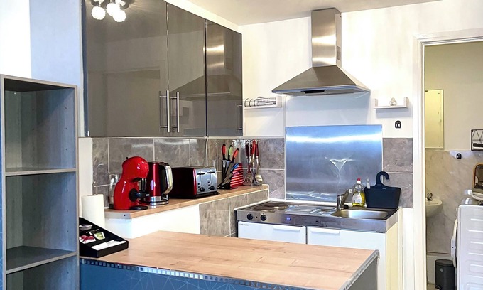 Chadwell Apartment | Crescent Loft Apartment - 1 Bedroom