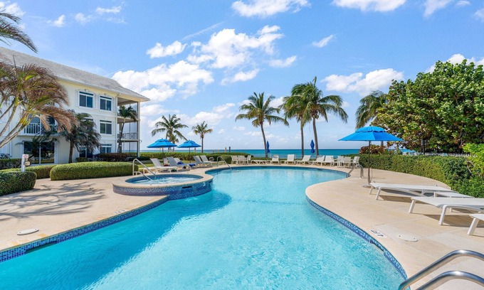 Seven Mile Beach Condo | Crescent Point 18 - Spacious 3 Bedroom condo rented by Cayman Villas