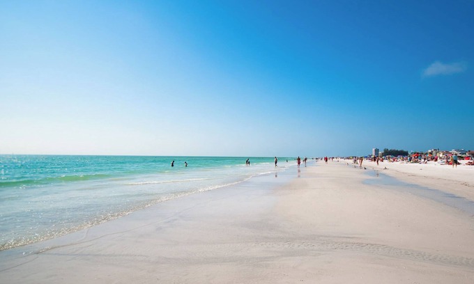 Siesta Key House | Crescent Street by VTrips