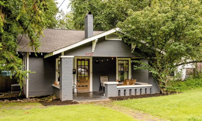 Crestwood South House | Crestwood Bungalow- Pet friendly w/heated POOL