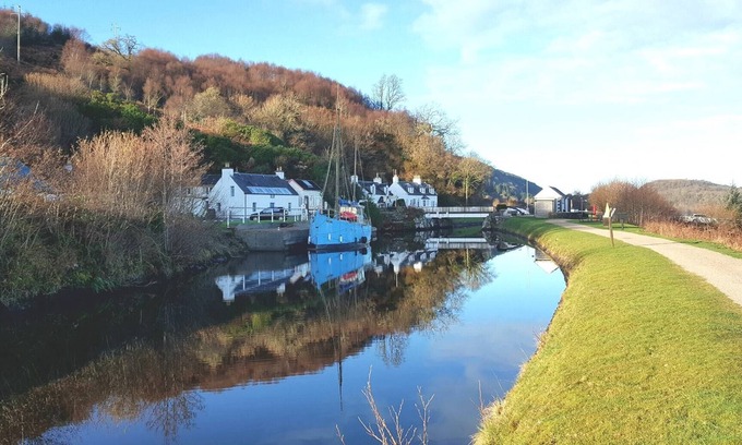 Cairnbaan Cottage | Crinan Canal Cottage No8 Cairnbaan Cottages
