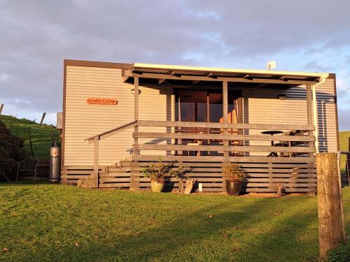 Hangatiki House | Crinkly Cottage