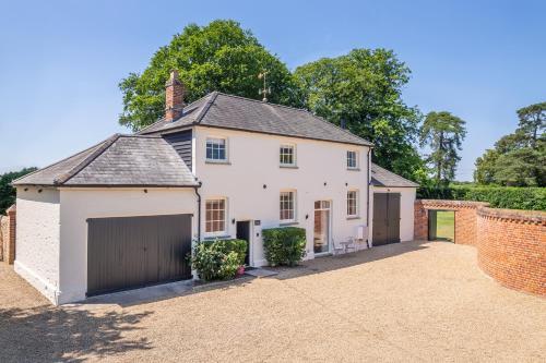 Bury St Edmunds House | Crisply stylish Georgian cottage - Orchard Coach House