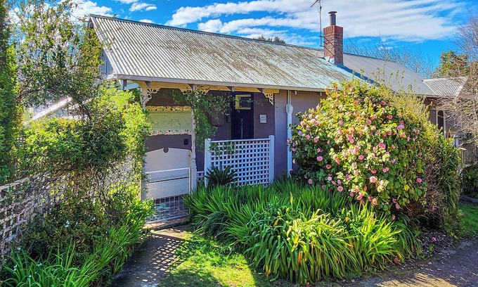 Hepburn Springs Cottage | CROFT COTTAGE near Hepburn Mineral Springs Reserve