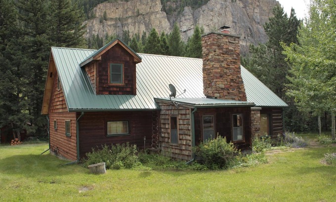 Gallatin Gateway Cabin | Crooked Canyon Lodge Cabin - 30+ Night, Montana Cabin On The Gallatin River
